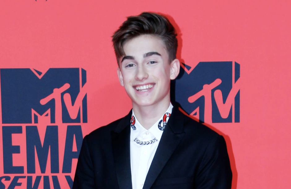 Johnny Orlando habla de su beso de fobias en la pantalla con Emily Skinner