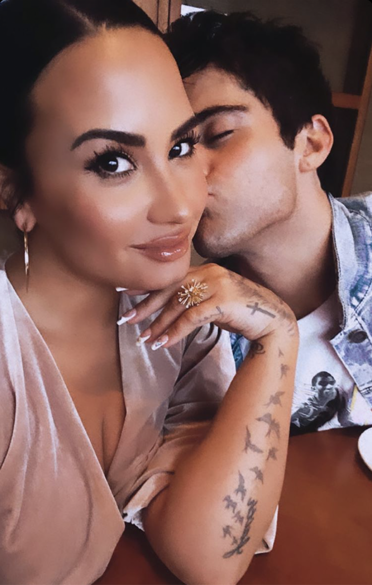 Demi Lovato tuvo una cita con su nuevo prometido Max Ehrich y la mierda que se ve increíble.