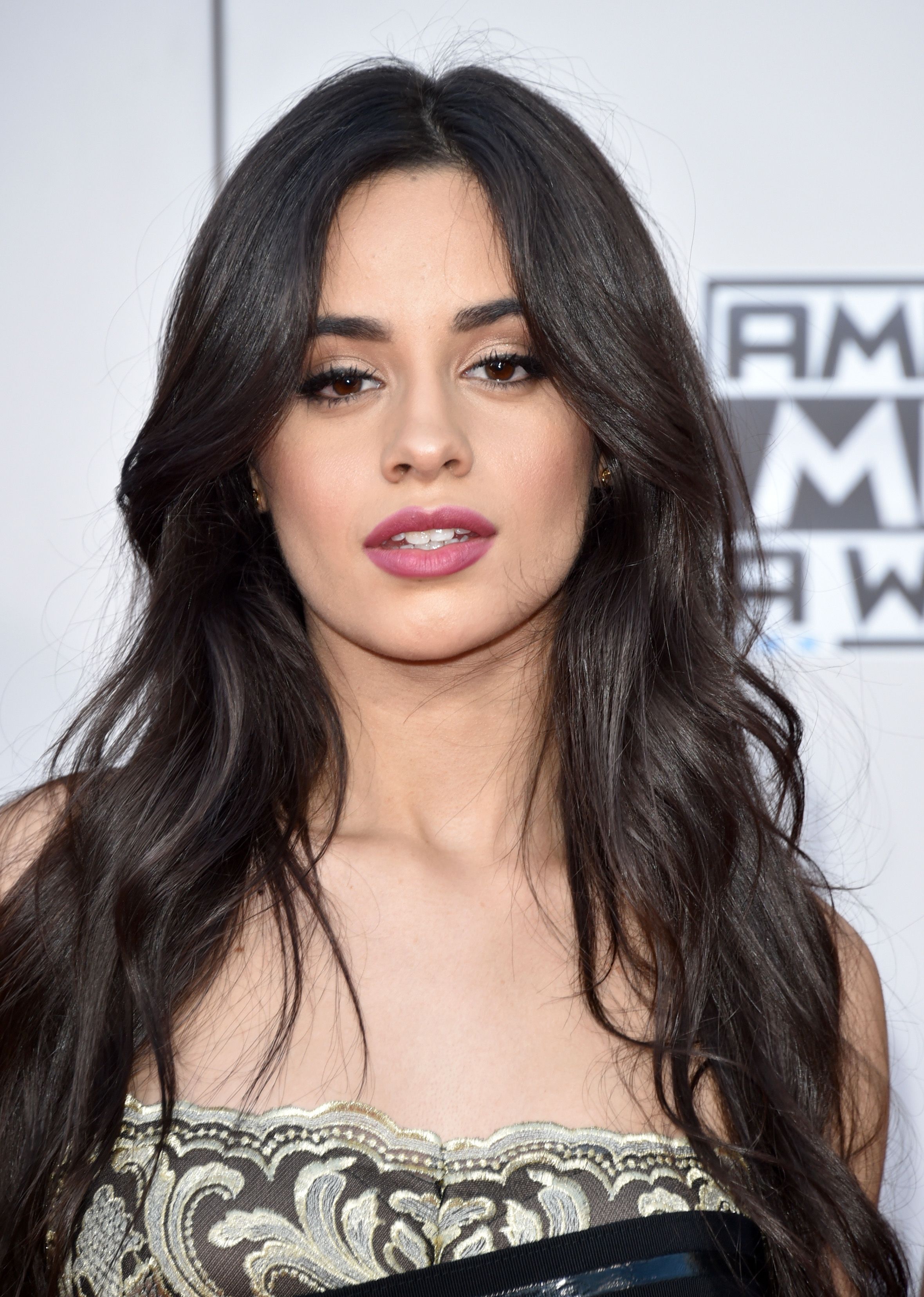 La "Cenicienta" de Camila Cabello reiniciará la producción en Inglaterra esta semana