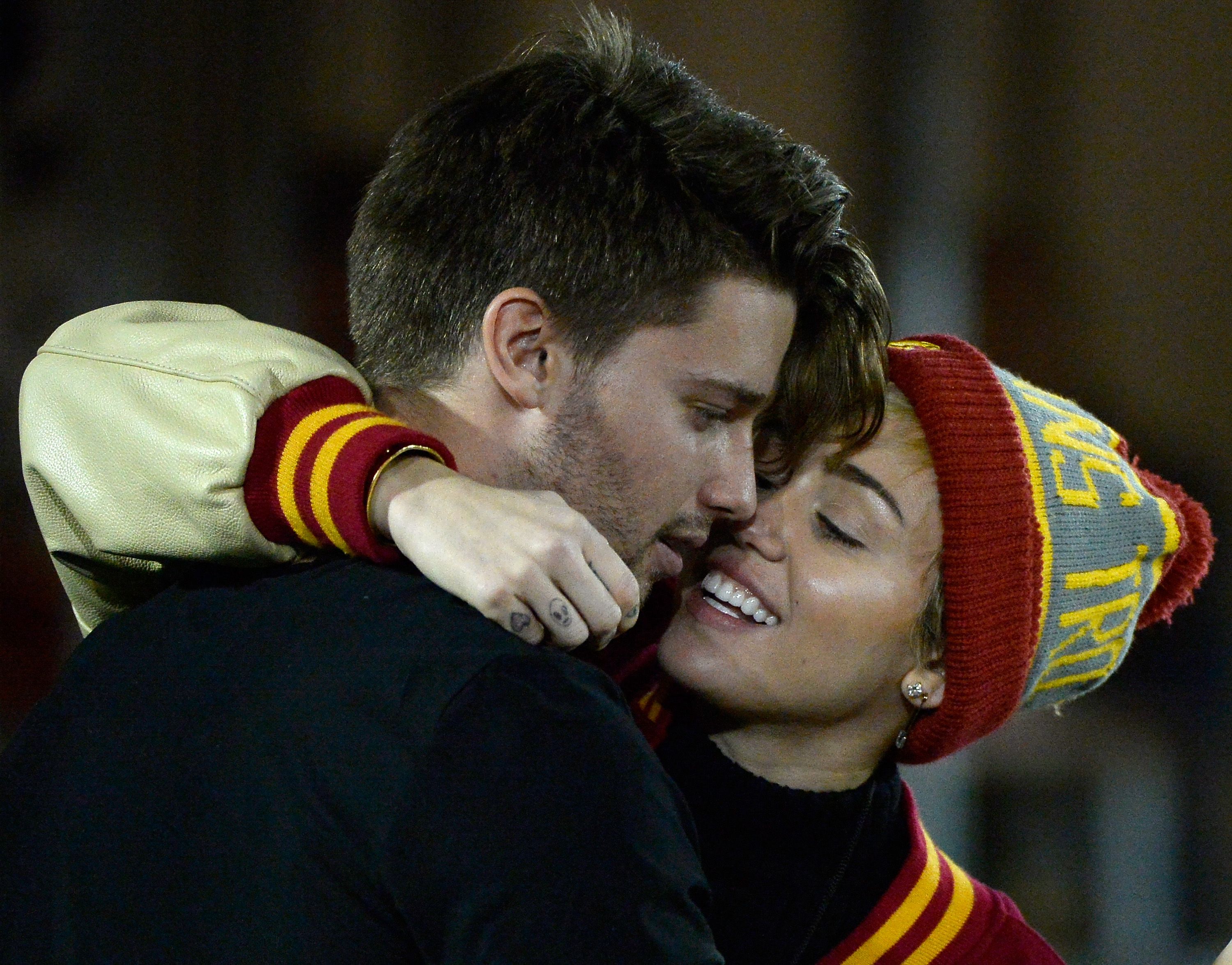 Una línea de tiempo completa de la relación de Miley Cyrus y Liam Hemsworth