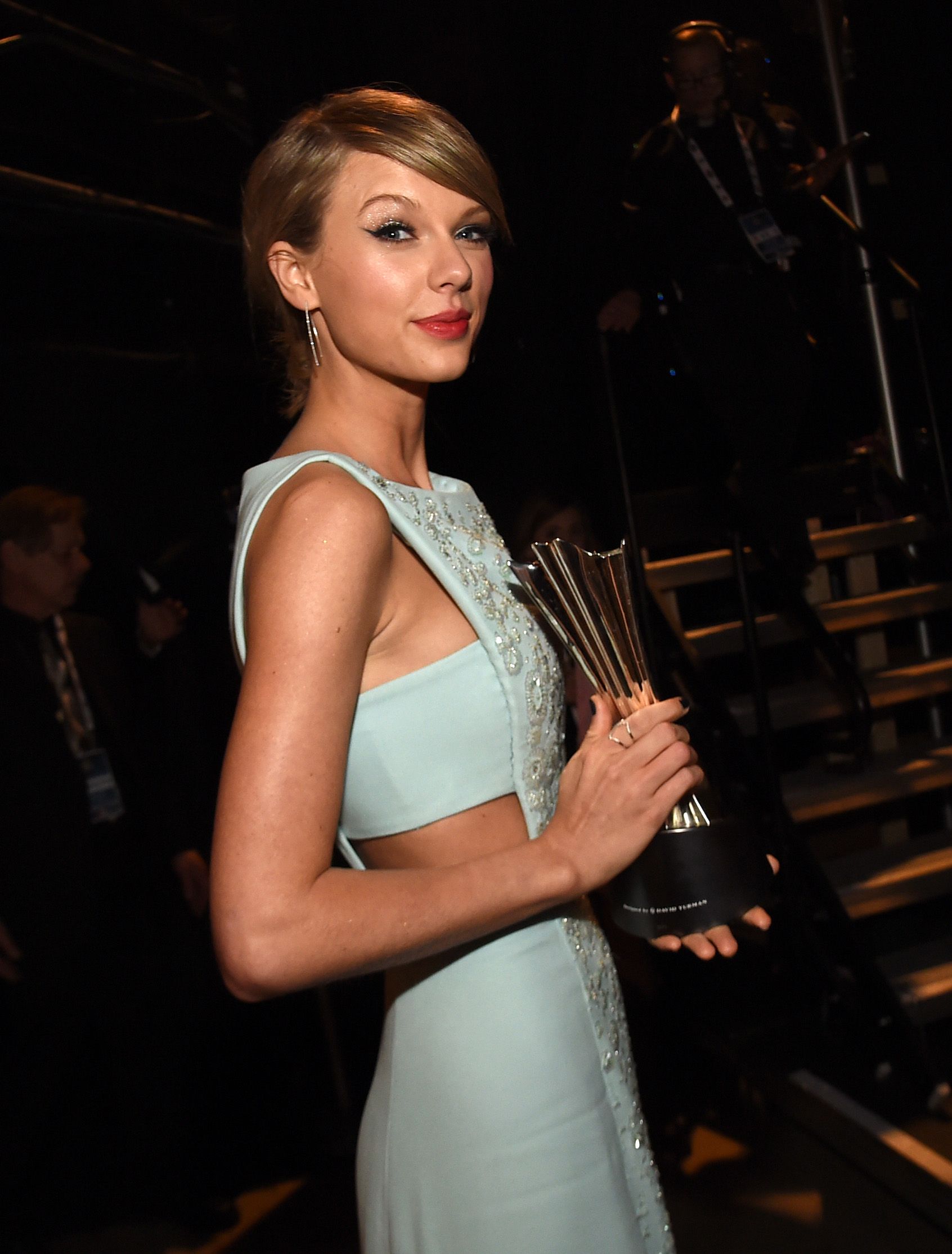 Taylor Swift vuelve a los premios de la Academia de Música Country con la actuación de "Betty".