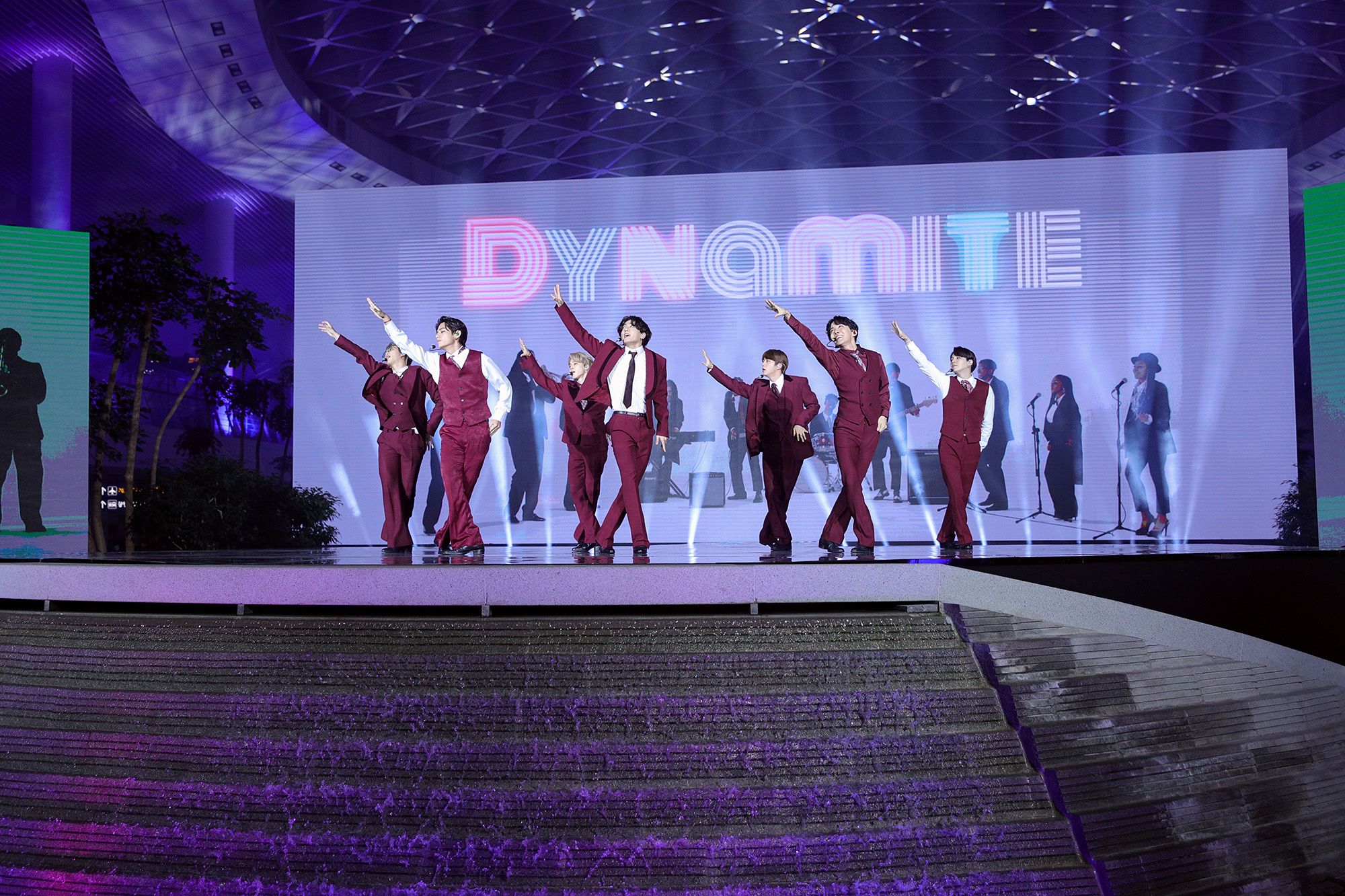 BTS iluminó el escenario de los Premios Billboard de Música 2020 con su interpretación de "Dynamite"