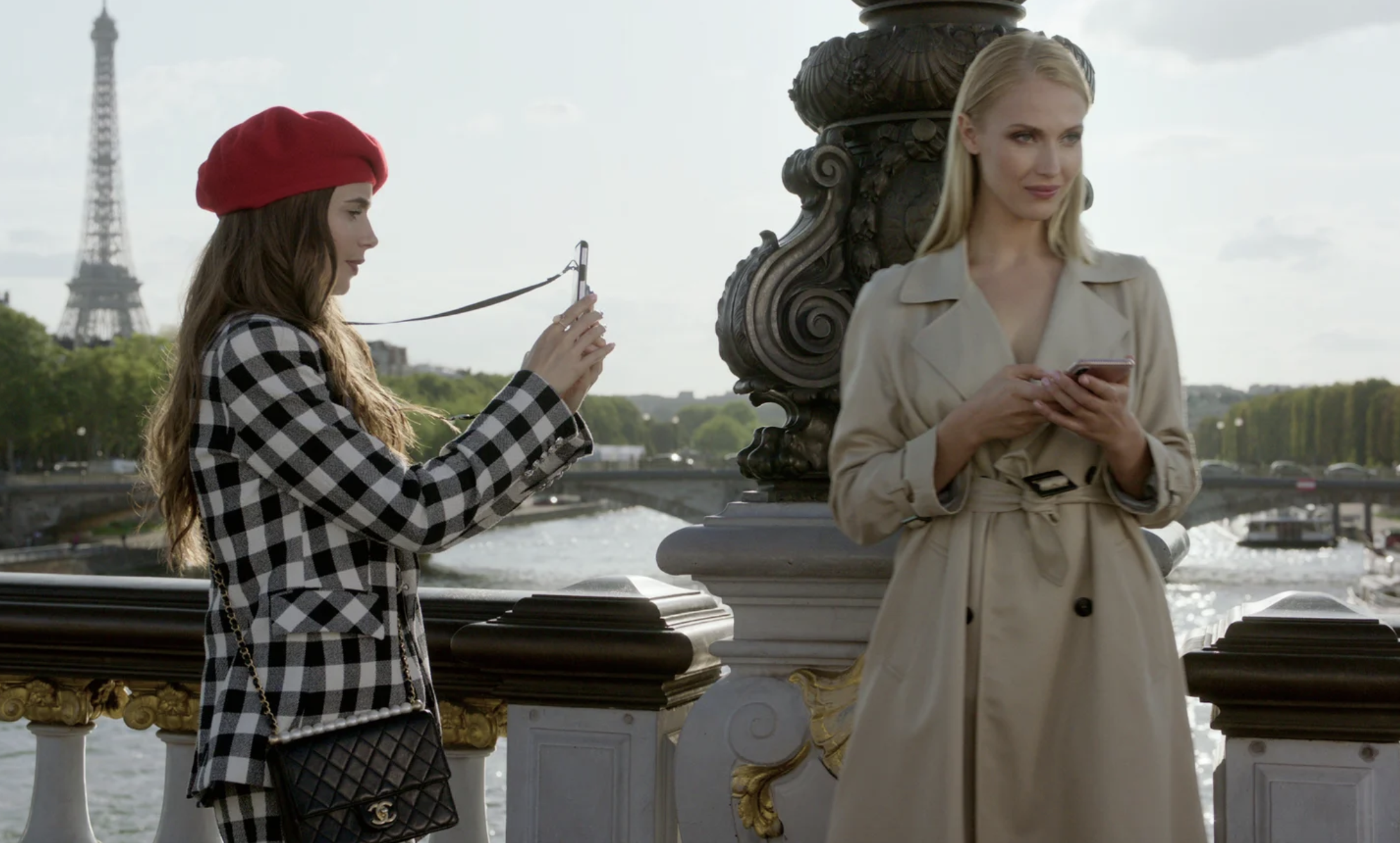 Cómo vestirse como "Emily en París" sin gastar todo su dinero