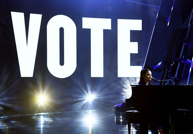 El mensaje de "Vota" de Demi Lovato fue censurado por la NBC en los Premios Billboard de Música