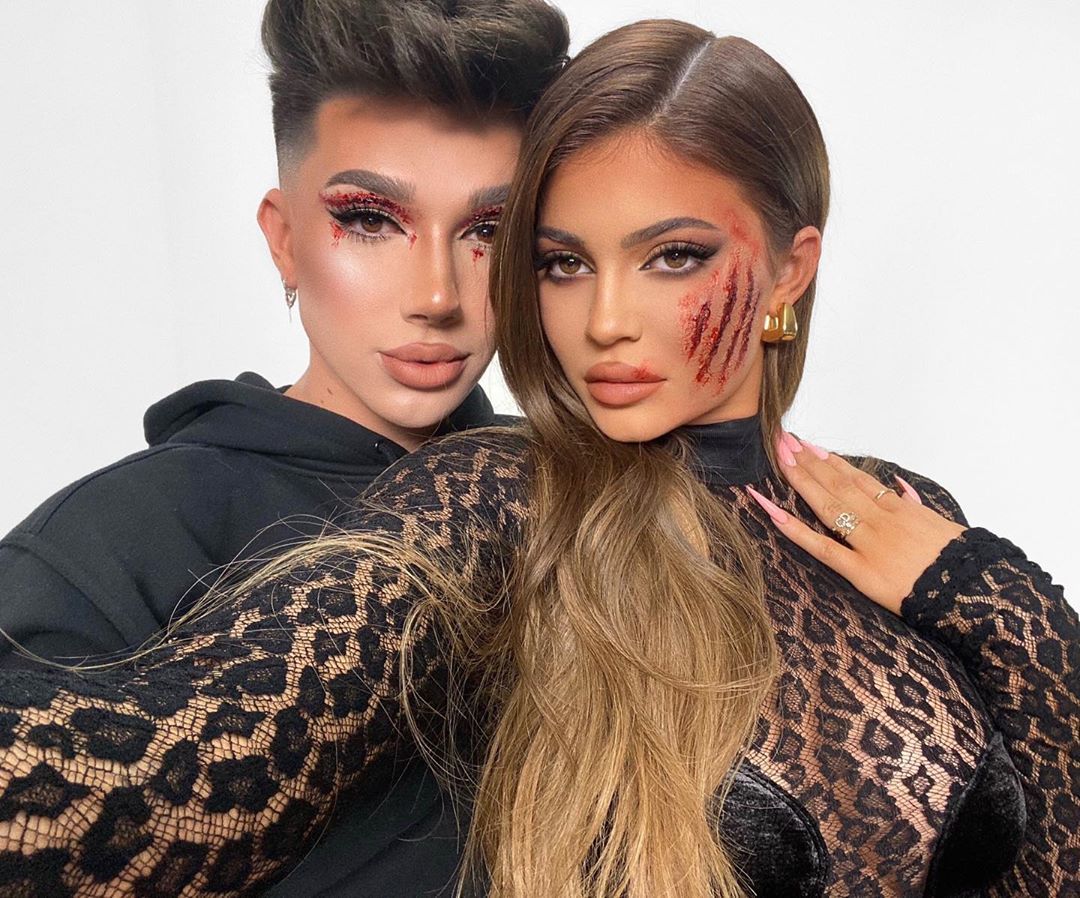 Kylie Jenner y James Charles se unieron para un video de maquillaje de Halloween.