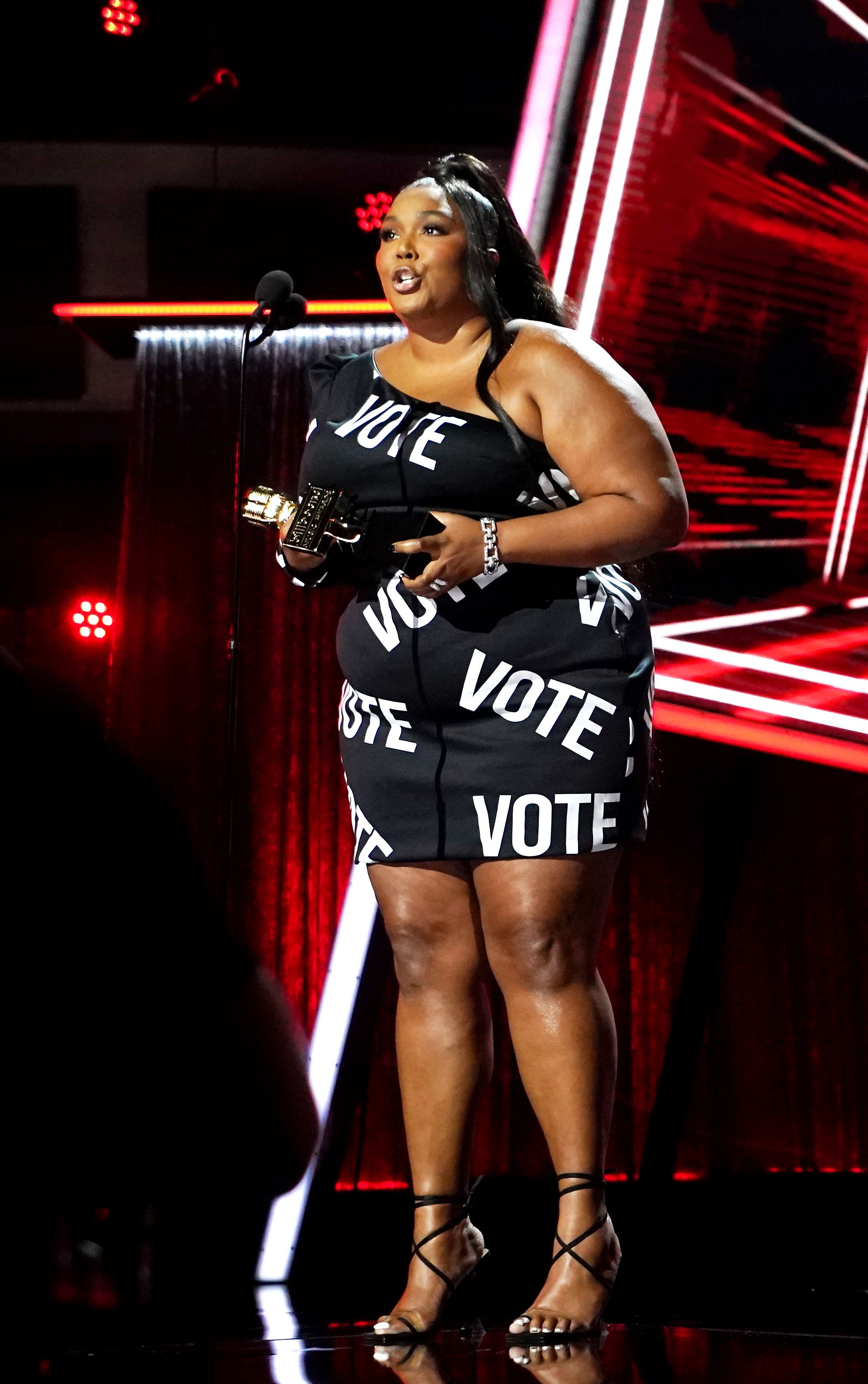 Lizzo pronunció un poderoso discurso sobre la supresión y la votación en los Premios Billboard de Música 2020