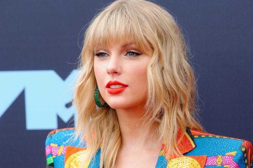 Taylor Swift lleva el collar de "votante" de 65 dólares para apoyar a Joe Biden y Kamala Harris