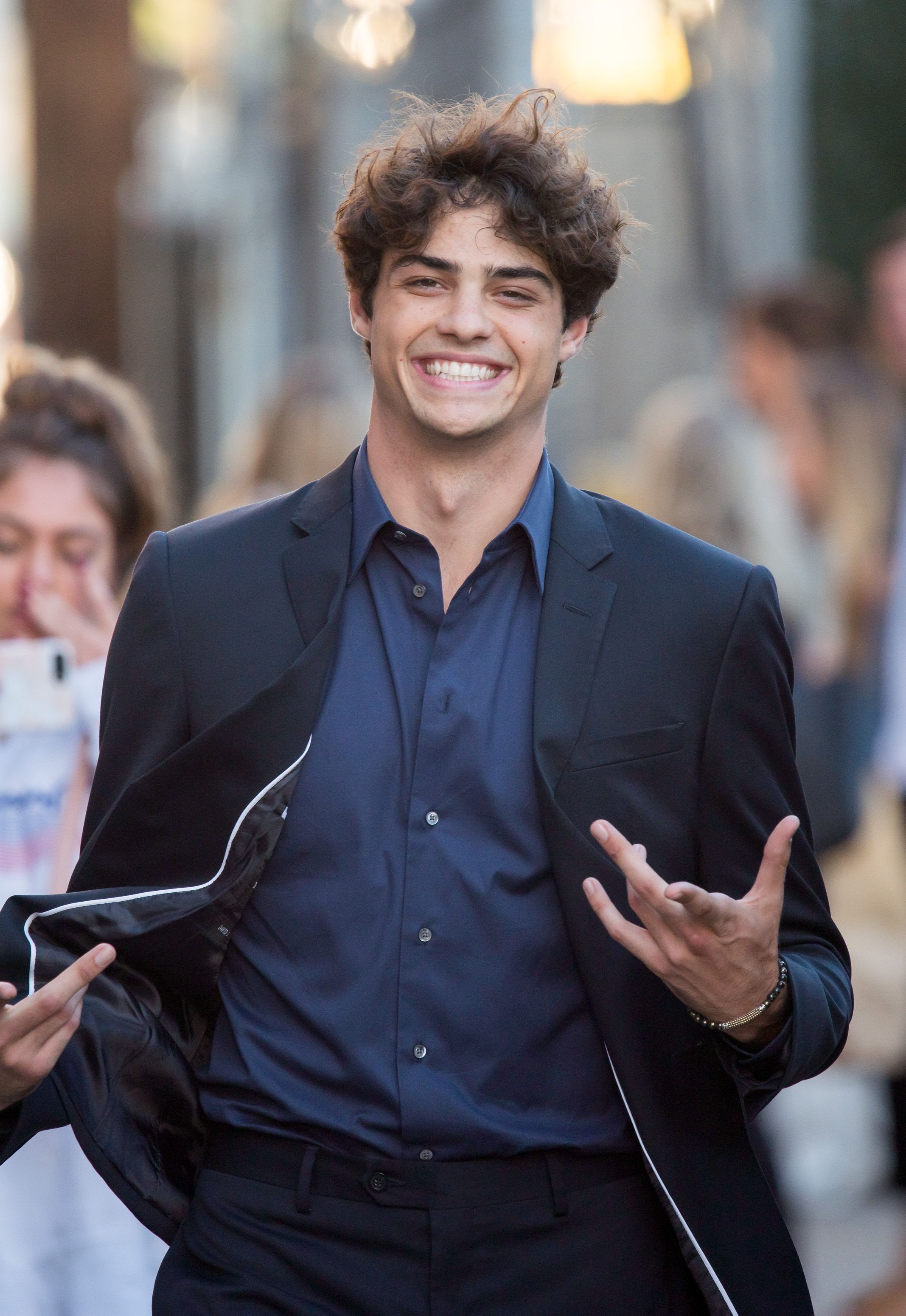 Todo lo que necesitas saber sobre la vida amorosa de Noah Centineo