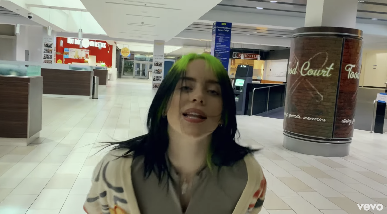 Billie Eilish llama a sus "falsificadores de cuerpos" en la letra de su nueva canción "Por lo tanto, yo soy"