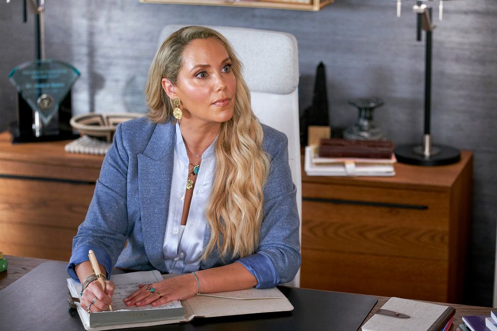 La estrella de "Salvados por la Campana" Elizabeth Berkley habla de pasar el legado del espectáculo al nuevo reparto
