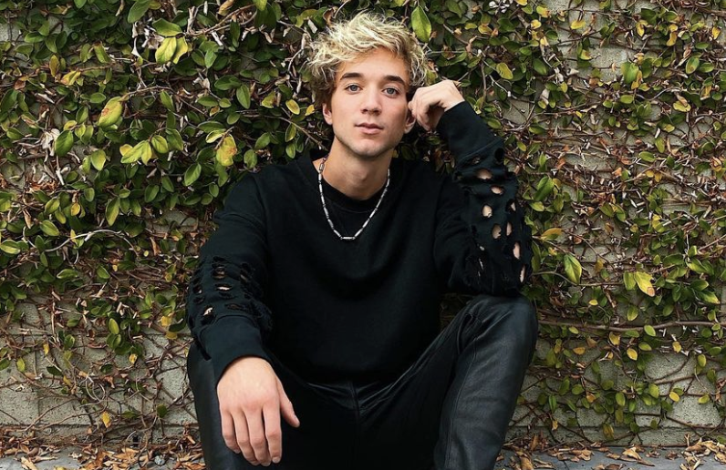 Daniel Seavey habla de la nueva era de por qué no nosotros y la inspiración detrás de su último single 