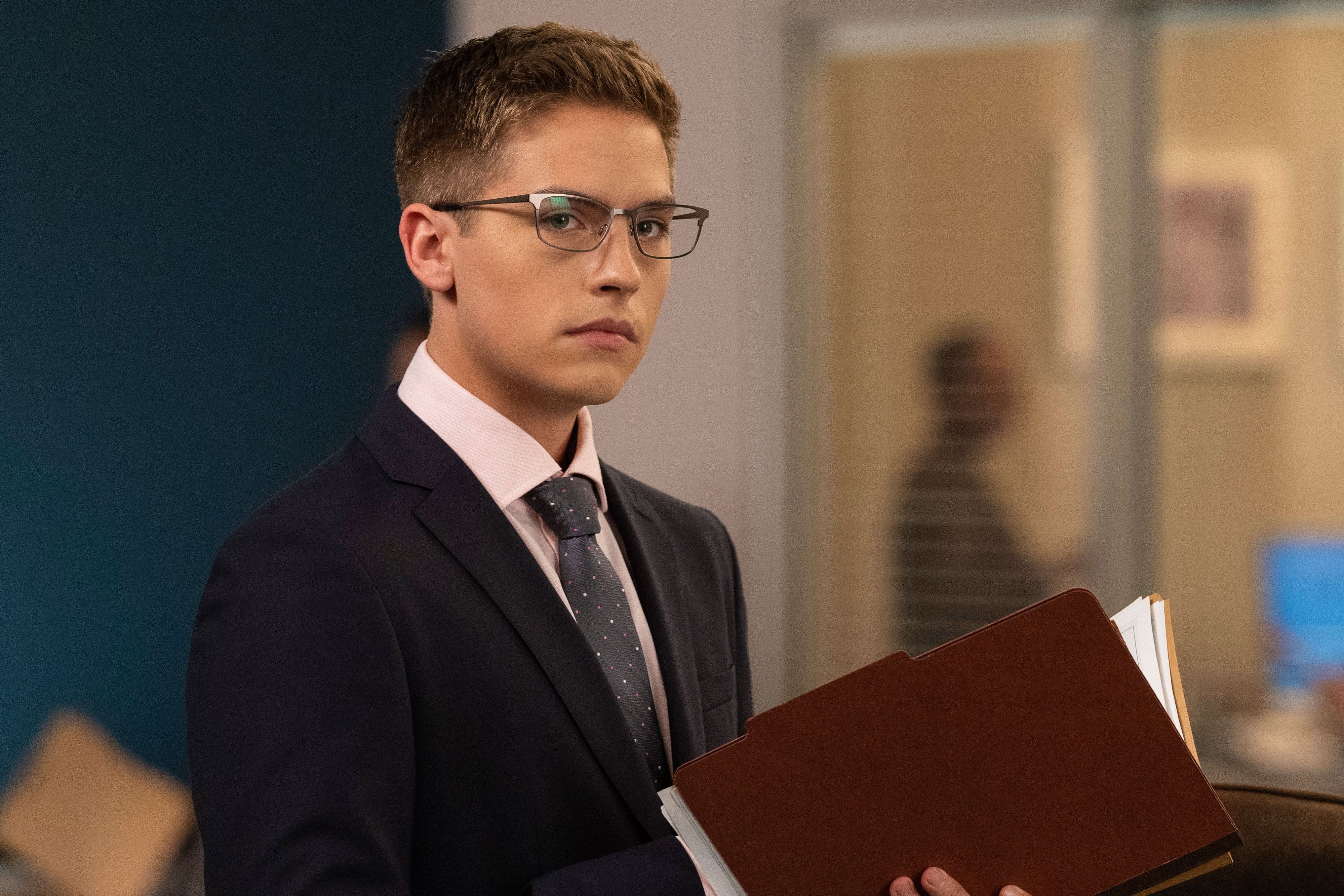  Dylan Sprouse sobre el triángulo amoroso de Trevor, Hardin y Tessa y el pasado de Trevor en "After We Collided"