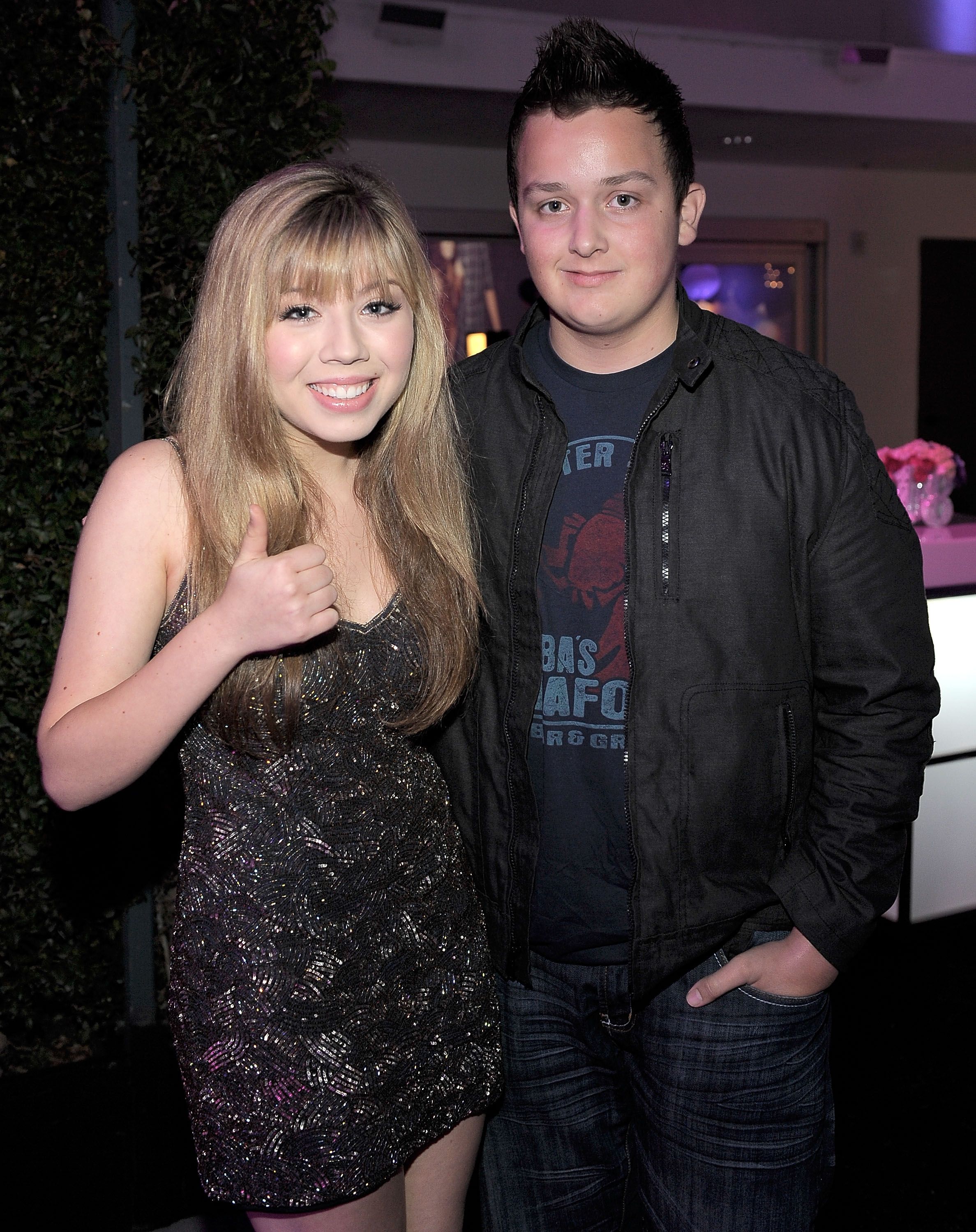 El productor de reinicio de "iCarly" responde a las preguntas de los fans sobre los actores desaparecidos Jenette McCurdy y Noah Munck