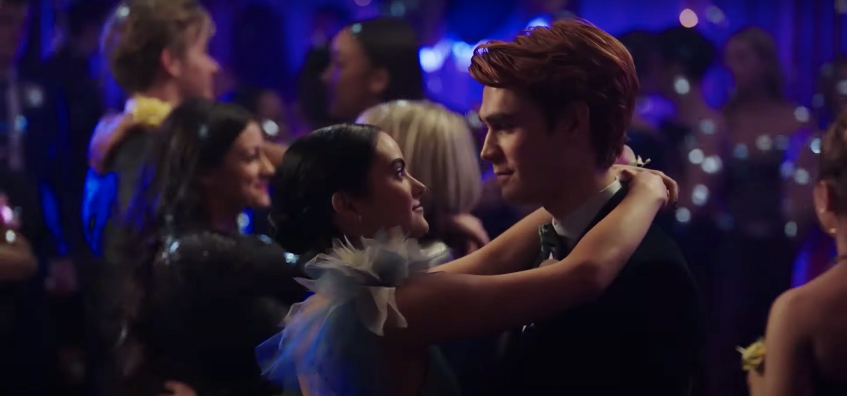 El trailer de la quinta temporada de "Riverdale" nos muestra los últimos momentos de la banda antes de despedirse del instituto.