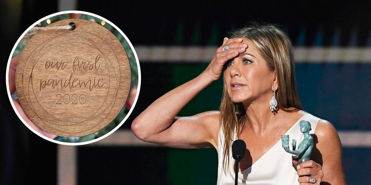 La gente está llamando a Jennifer Aniston por un adorno navideño que conmemora 