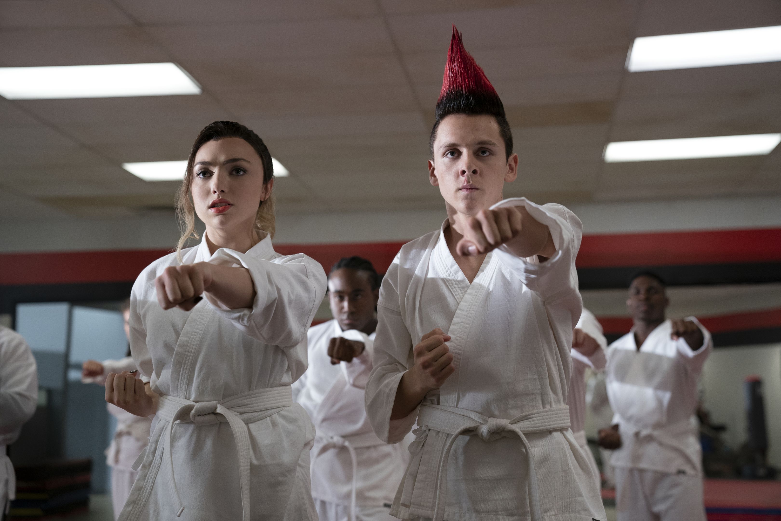 El elenco de "Cobra Kai" rompe la secuencia de lucha final de la 3ª temporada