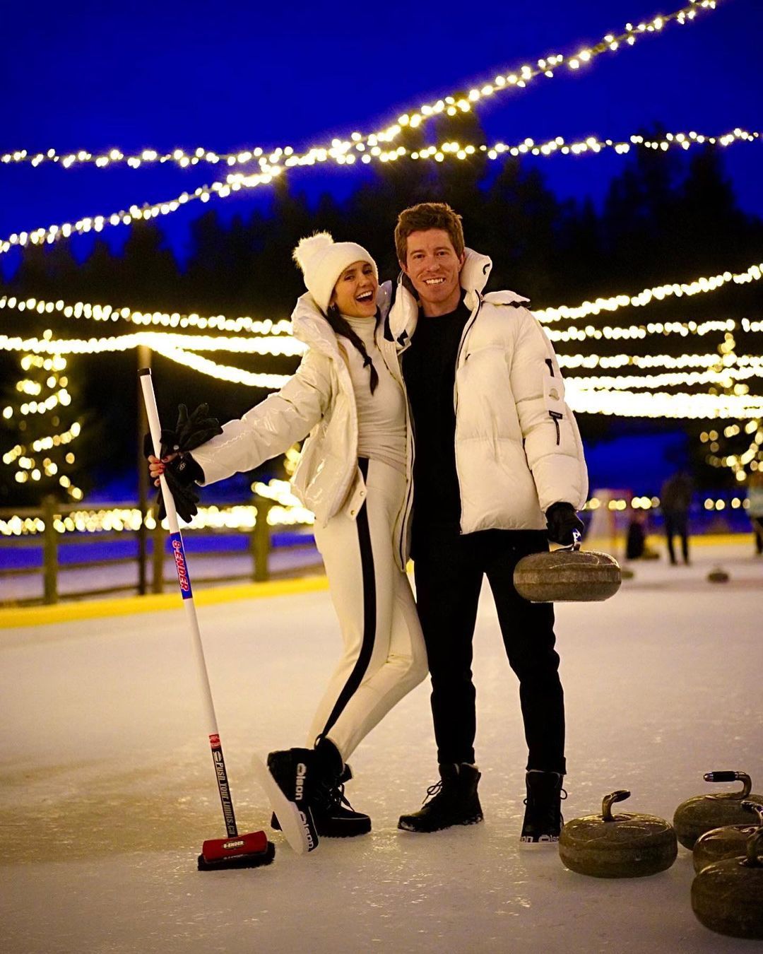 Nina Dobrev y BF Shaun White muestran sus disfraces para su cumpleaños rehecho