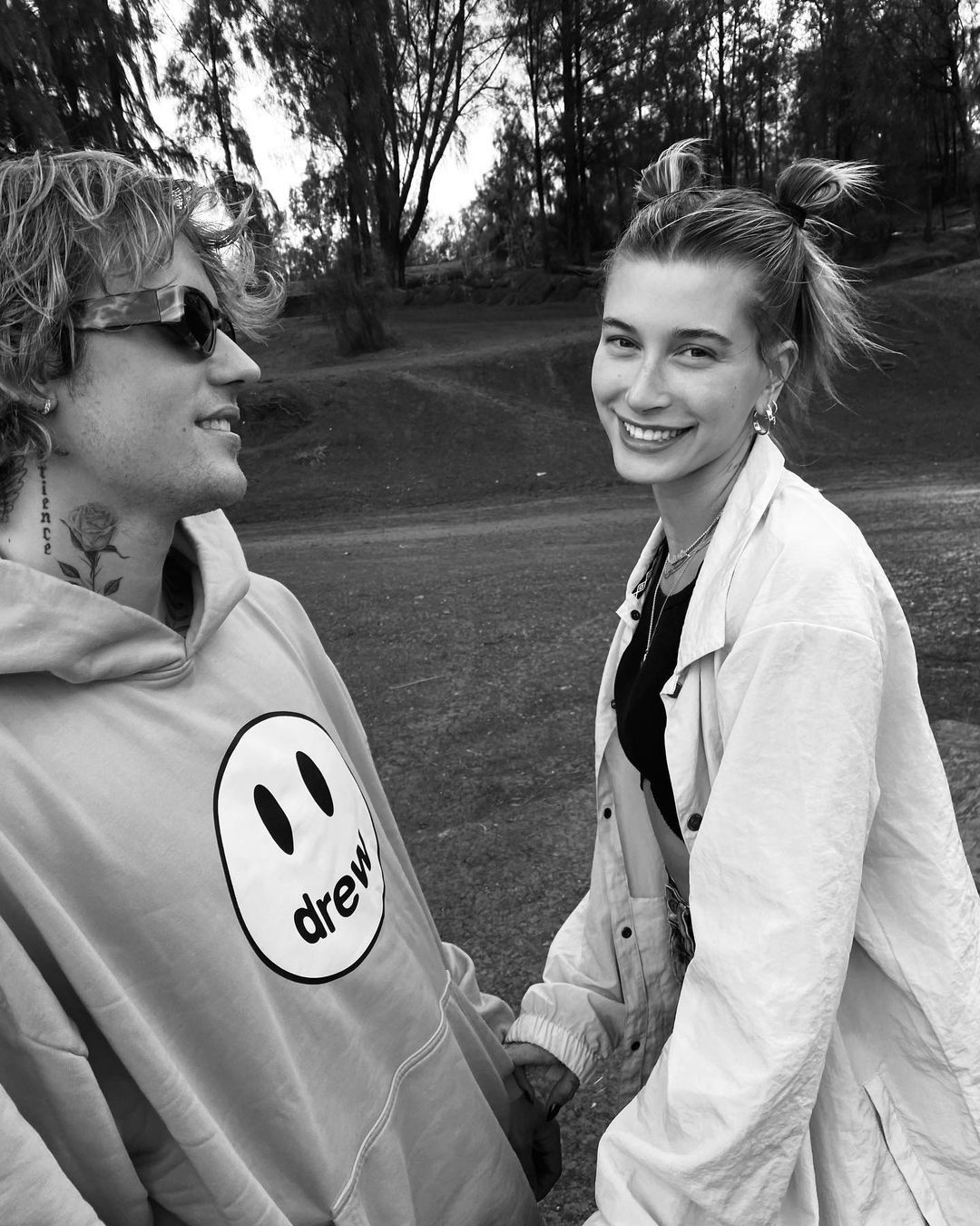 El nuevo video musical de Justin Bieber para "Anyone" da una rara visión de su vida con Hailey Baldwin