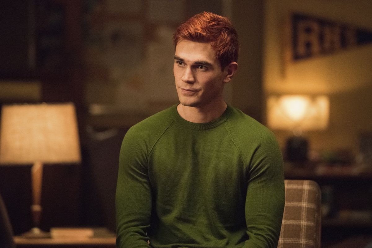 KJ Apa dice que a veces se siente como "si estuviera en la cárcel" cuando interpreta a Archie en "Riverdale"