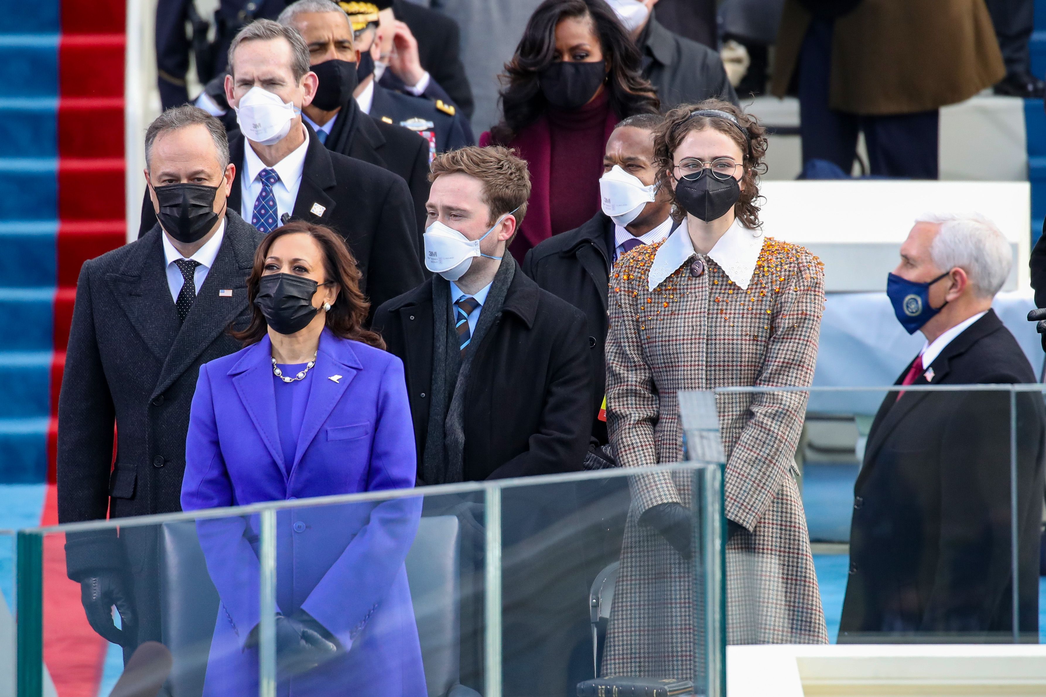 Twitter está obsesionado con los rizos naturales de la hijastra de Kamala Harris en la inauguración