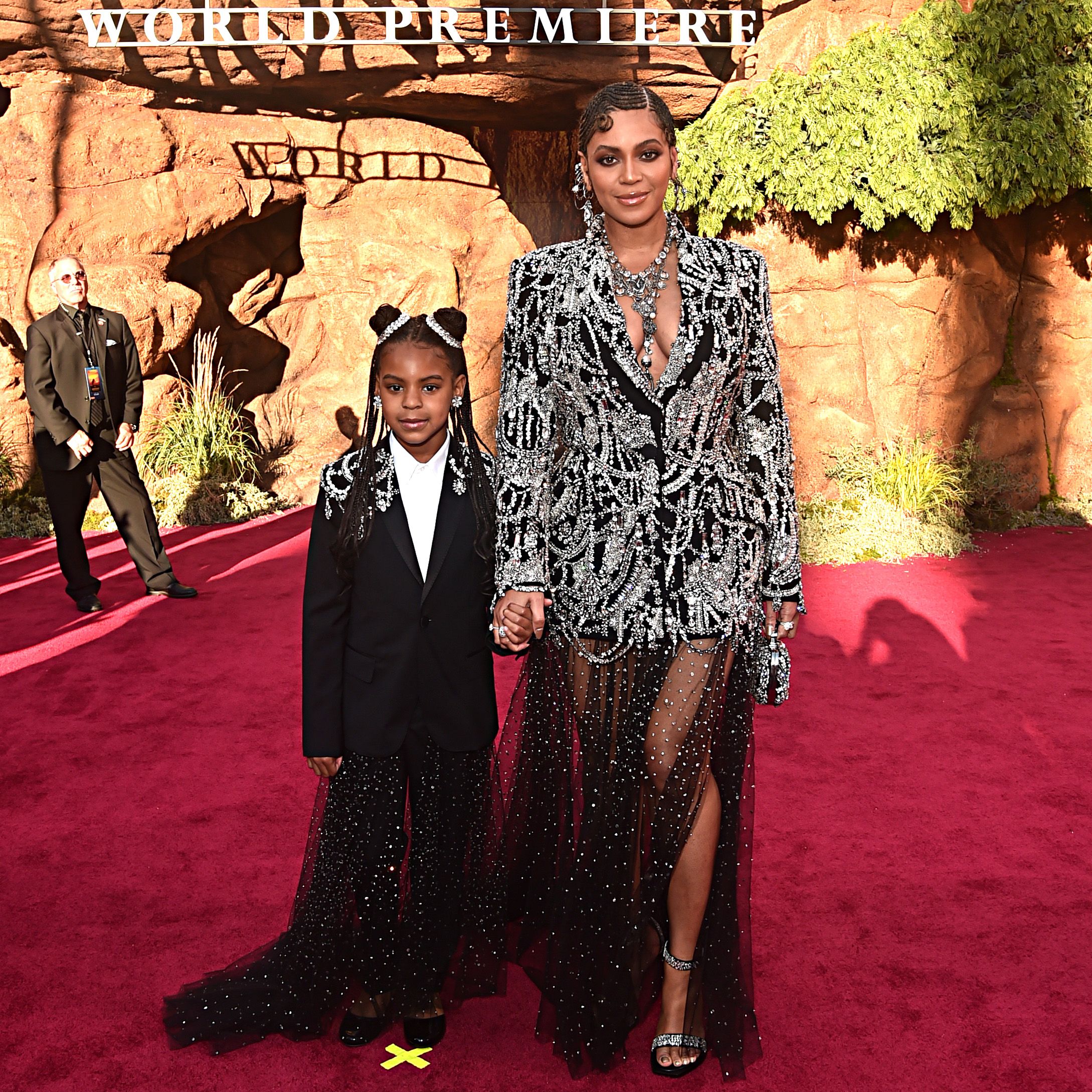 Beyoncé comparte fotos de Blue Ivy Carter, de 9 años, posando con su primer Grammy como una profesional