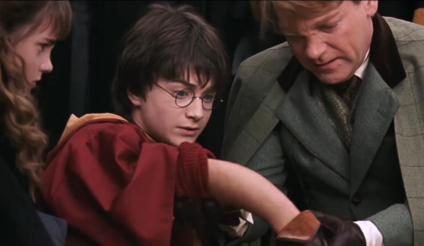 Daniel Radcliffe revela que se quedó con el brazo protésico de la serie "Harry Potter" después de terminar las películas