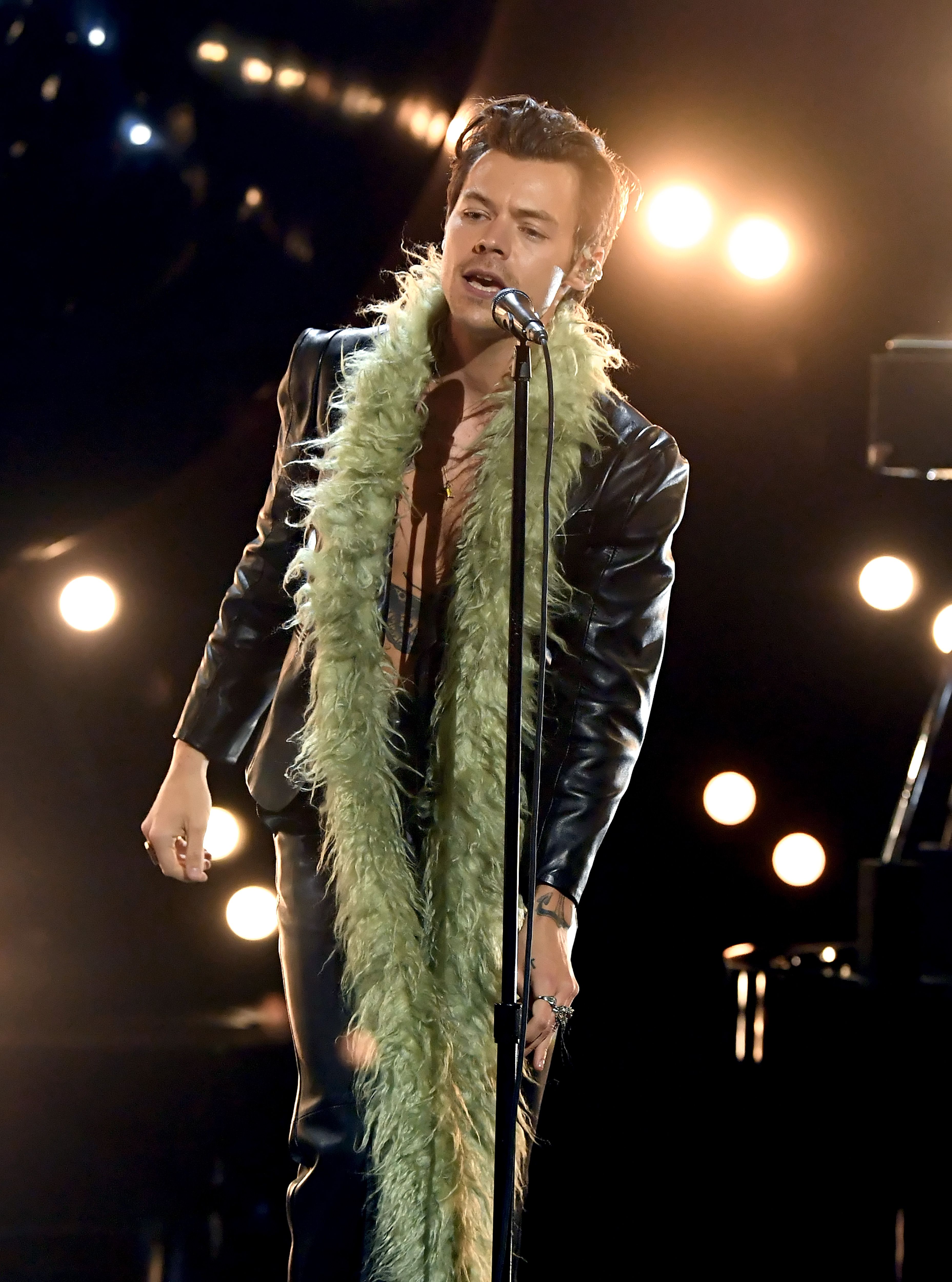 Harry Styles arranca los Grammy 2021 con su actuación "Watermelon Sugar