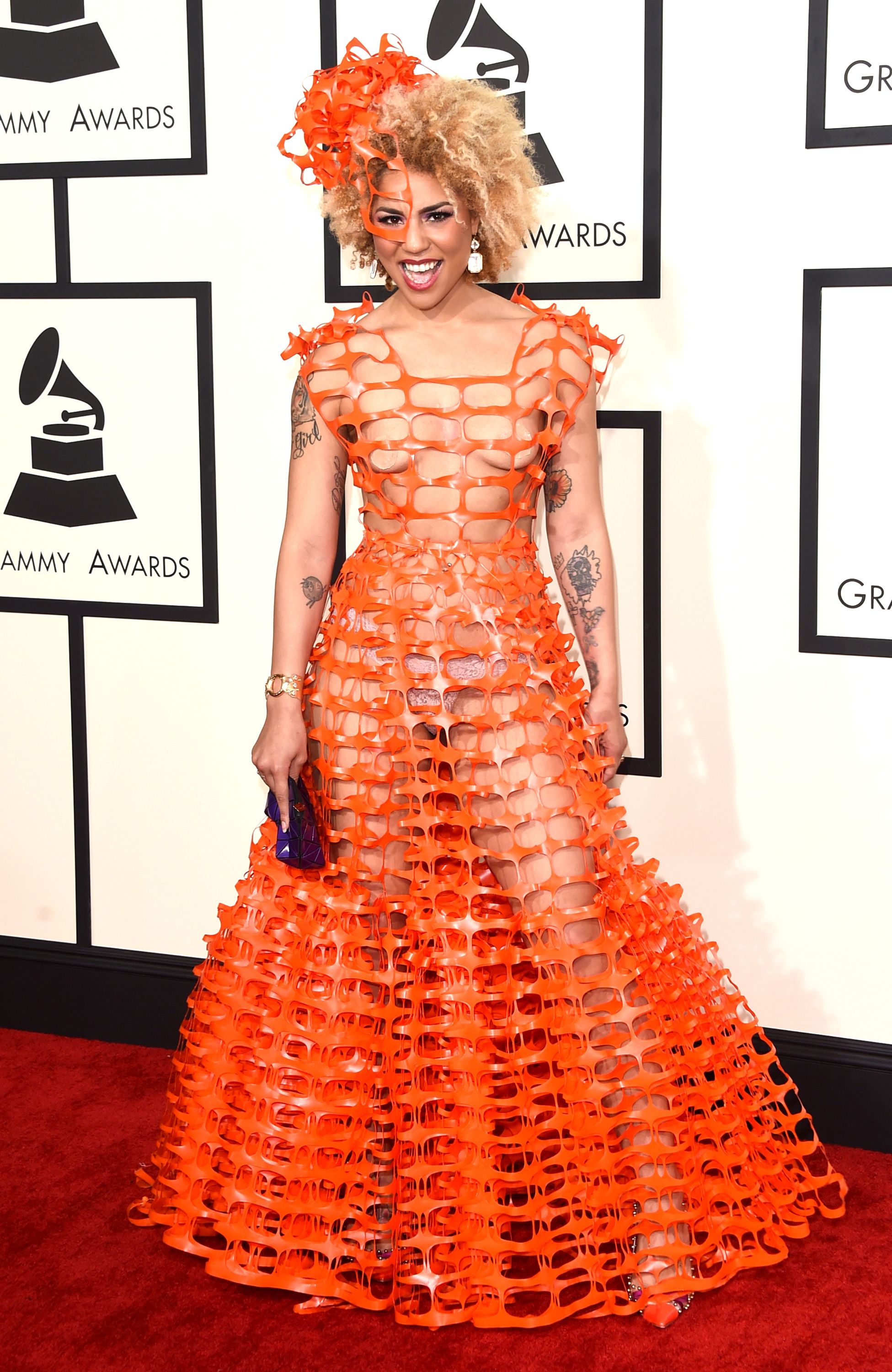 La moda más escandalosa de la alfombra roja de los Grammy de todos los tiempos