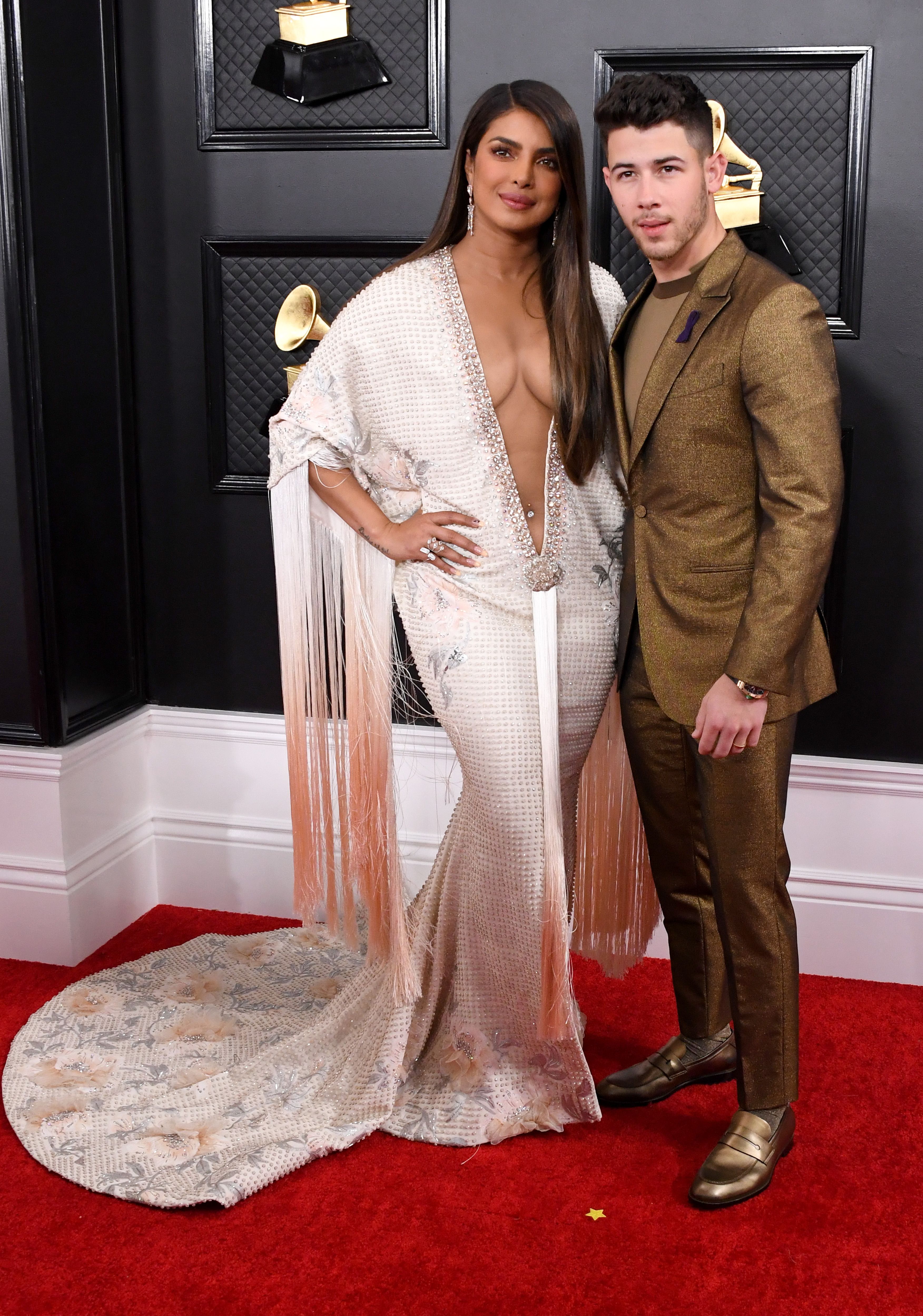 La moda más escandalosa de la alfombra roja de los Grammy de todos los tiempos