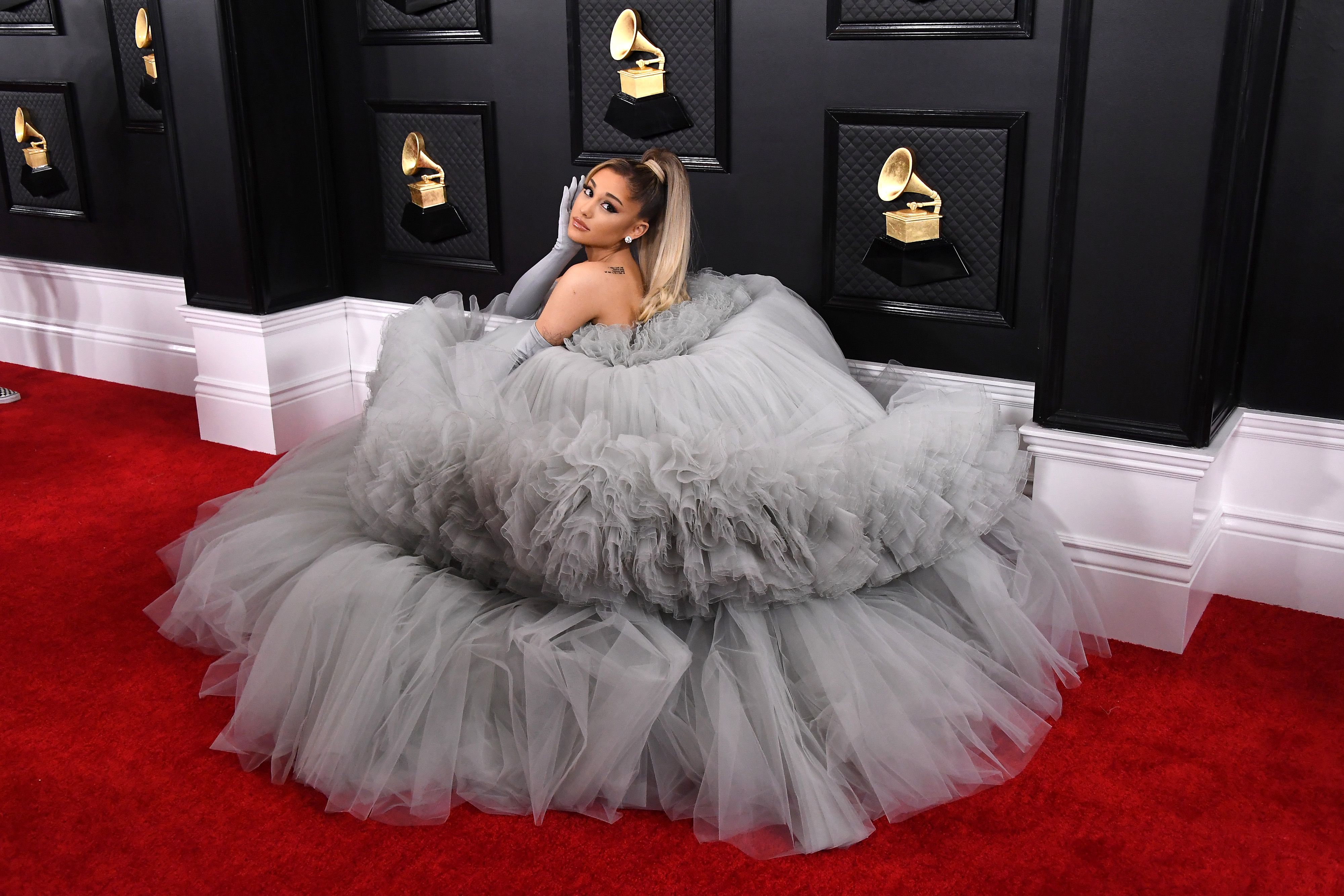 La moda más escandalosa de la alfombra roja de los Grammy de todos los tiempos