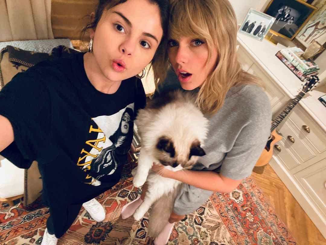 Selena Gomez publica fotos nunca antes vistas de ella y su mejor amiga Taylor Swift