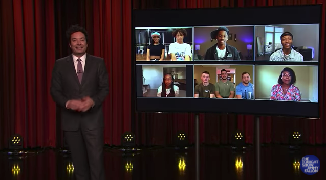 Jimmy Fallon invitó a los creadores del baile de TikTok a su programa tras la polémica de Addison Rae