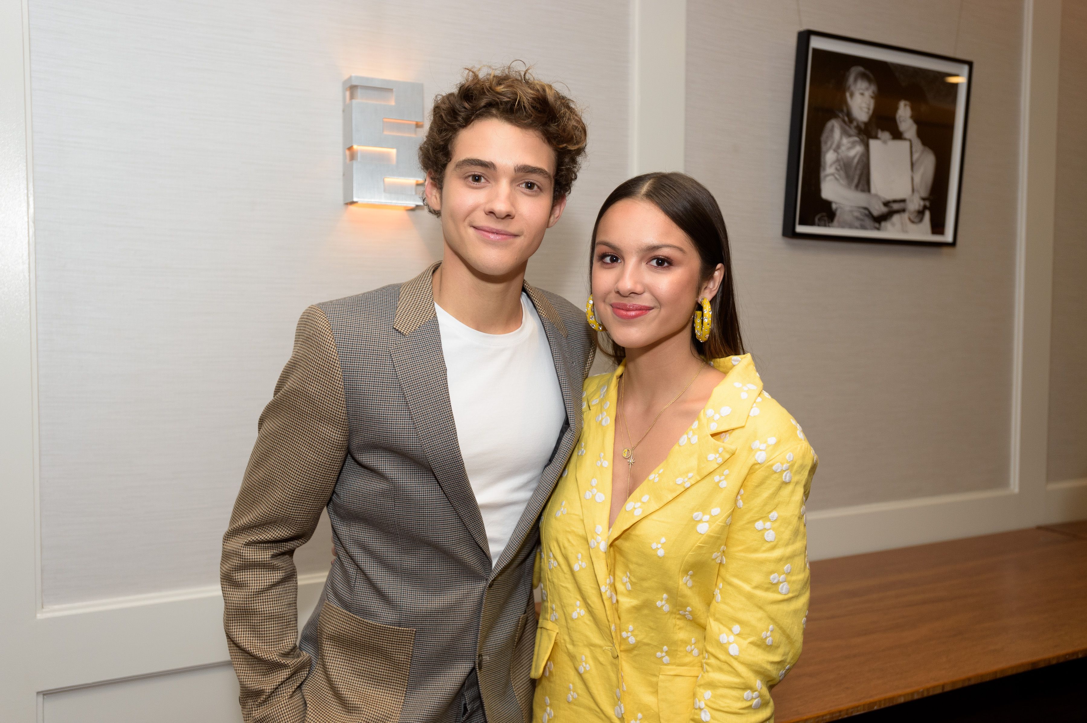 Los fans creen que Joshua Bassett lanzó una sombra a Olivia Rodrigo tras el lanzamiento de su nueva canción