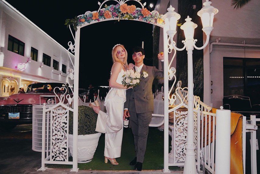 Joe Jonas y Sophie Turner publican fotos nunca vistas de su boda por su segundo aniversario