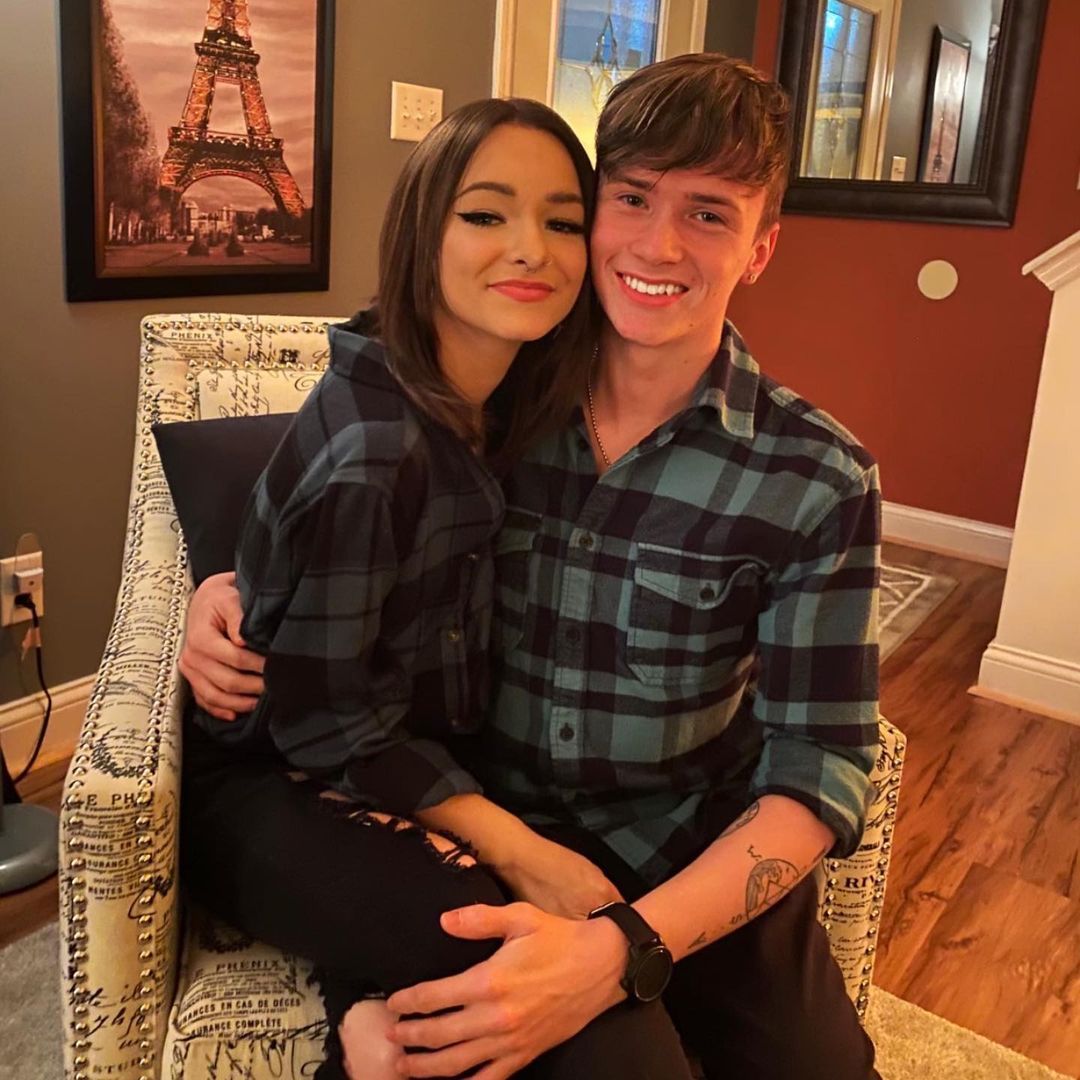 La estrella de TikTok Zoe LaVerne se compromete con Dawson Day y comparte el sexo de su bebé