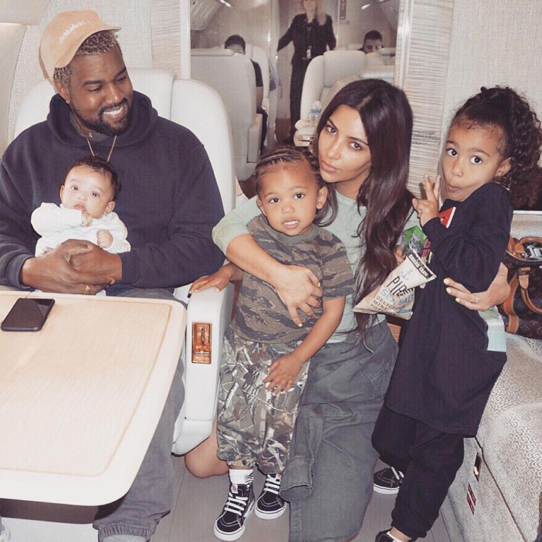 Kim Kardashian dice que ama a Kanye West "de por vida" en un post de cumpleaños en medio del divorcio