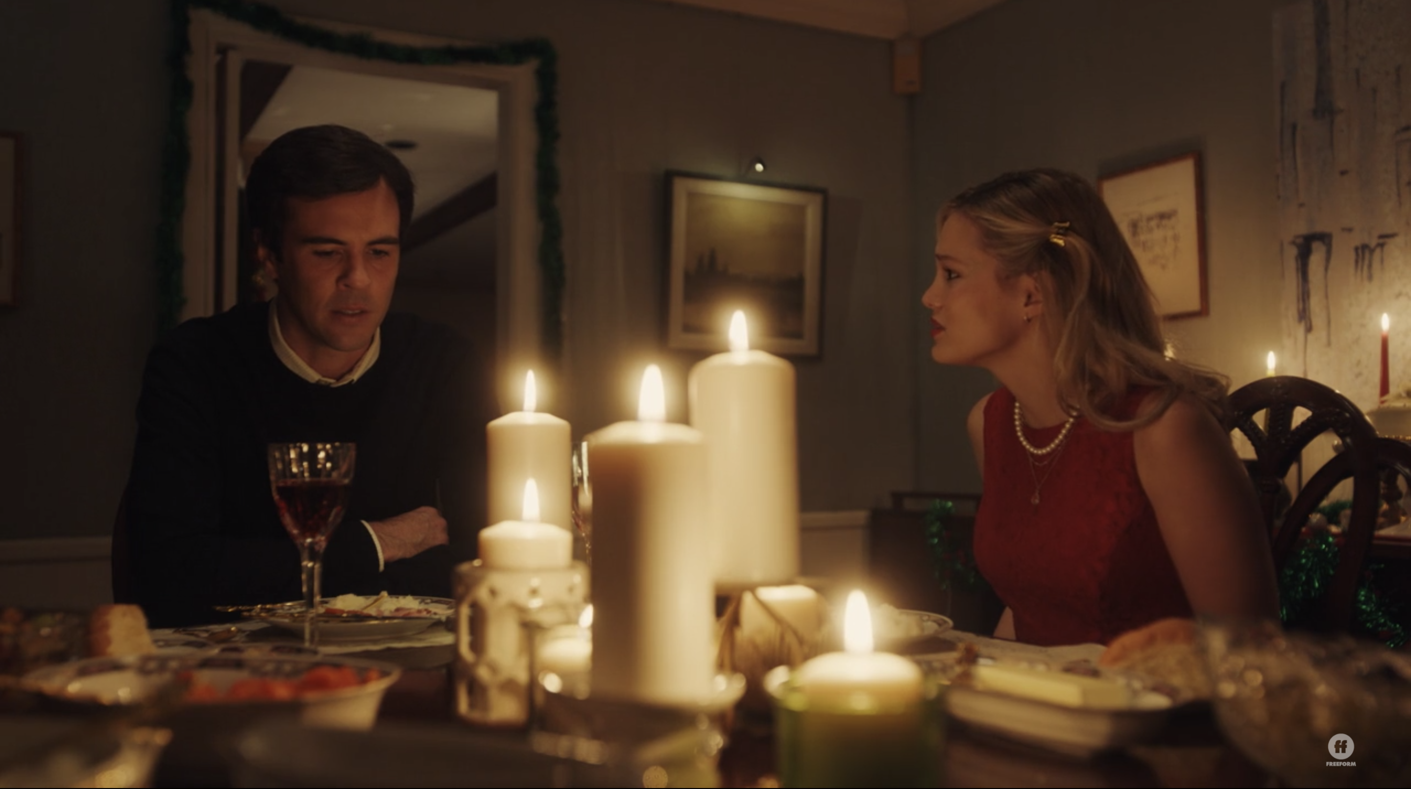 Las estrellas de "Cruel Summer" Olivia Holt y Blake Lee hablan de la parte más aterradora del noveno episodio