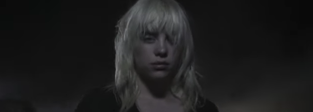 La letra de "NDA" de Billie Eilish explora el lado negativo de la fama y la celebridad