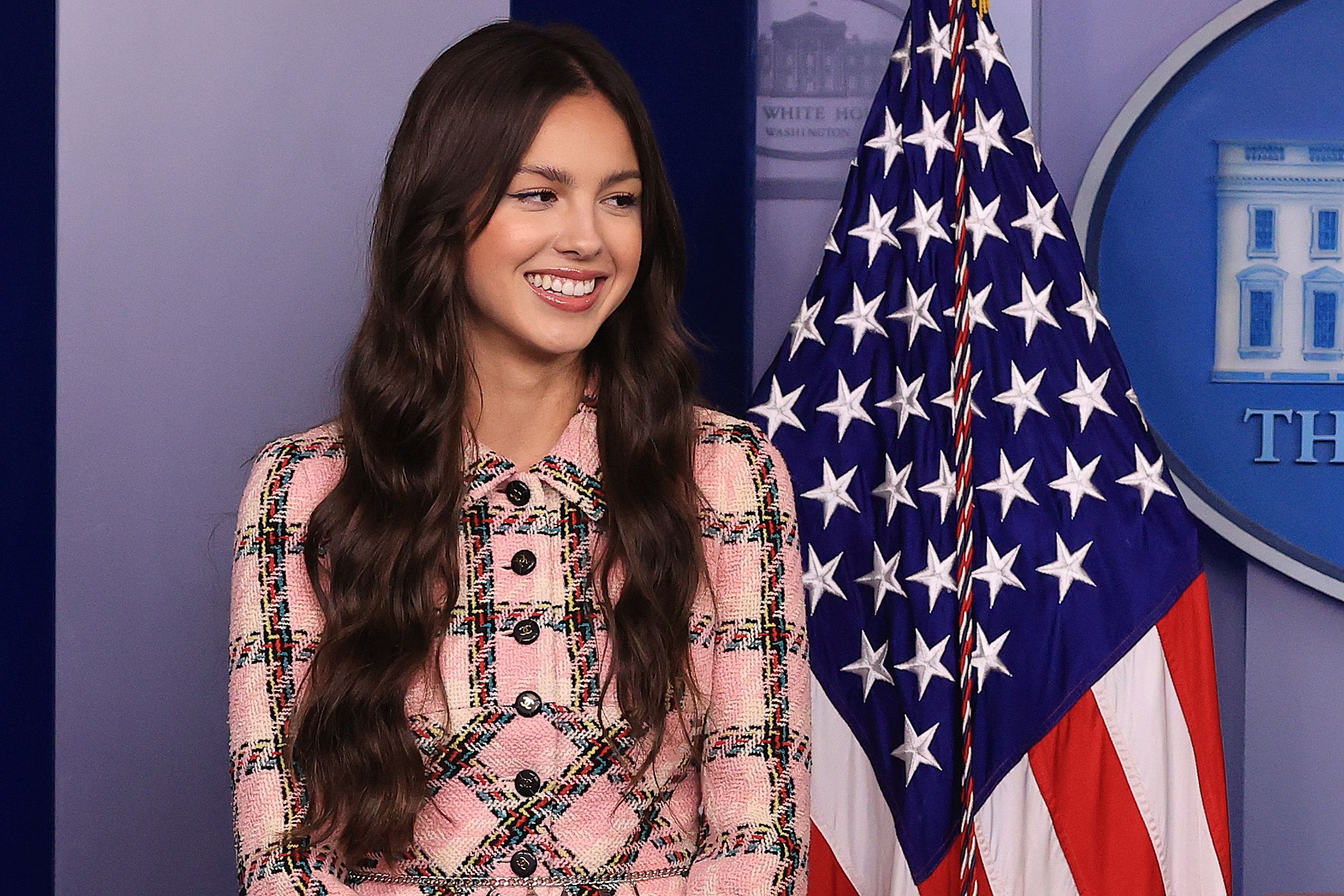 Olivia Rodrigo visita la Casa Blanca para reunirse con el presidente Joe Biden sobre los esfuerzos de vacunación del país