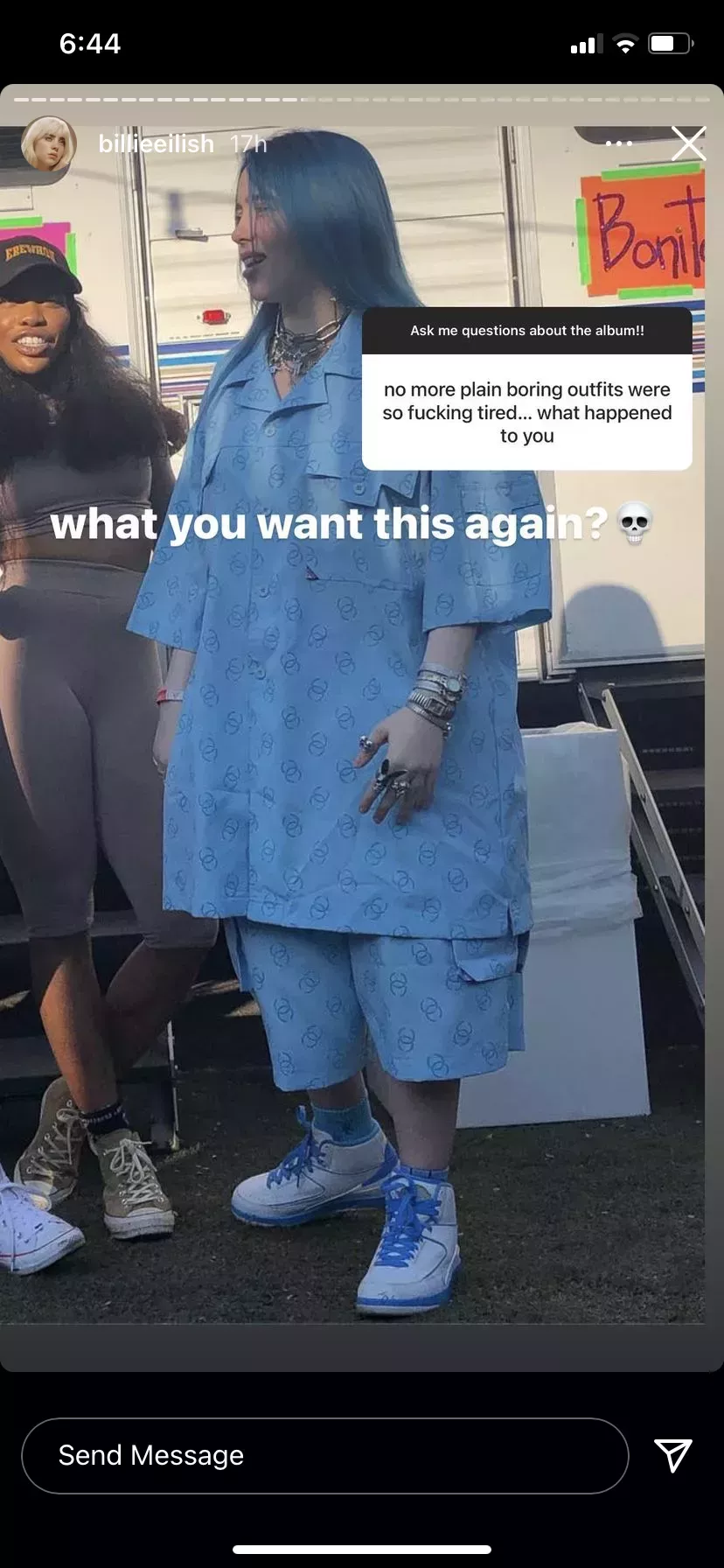 Billie Eilish se burla de su antiguo estilo después de que un fan llame a su nuevo look 