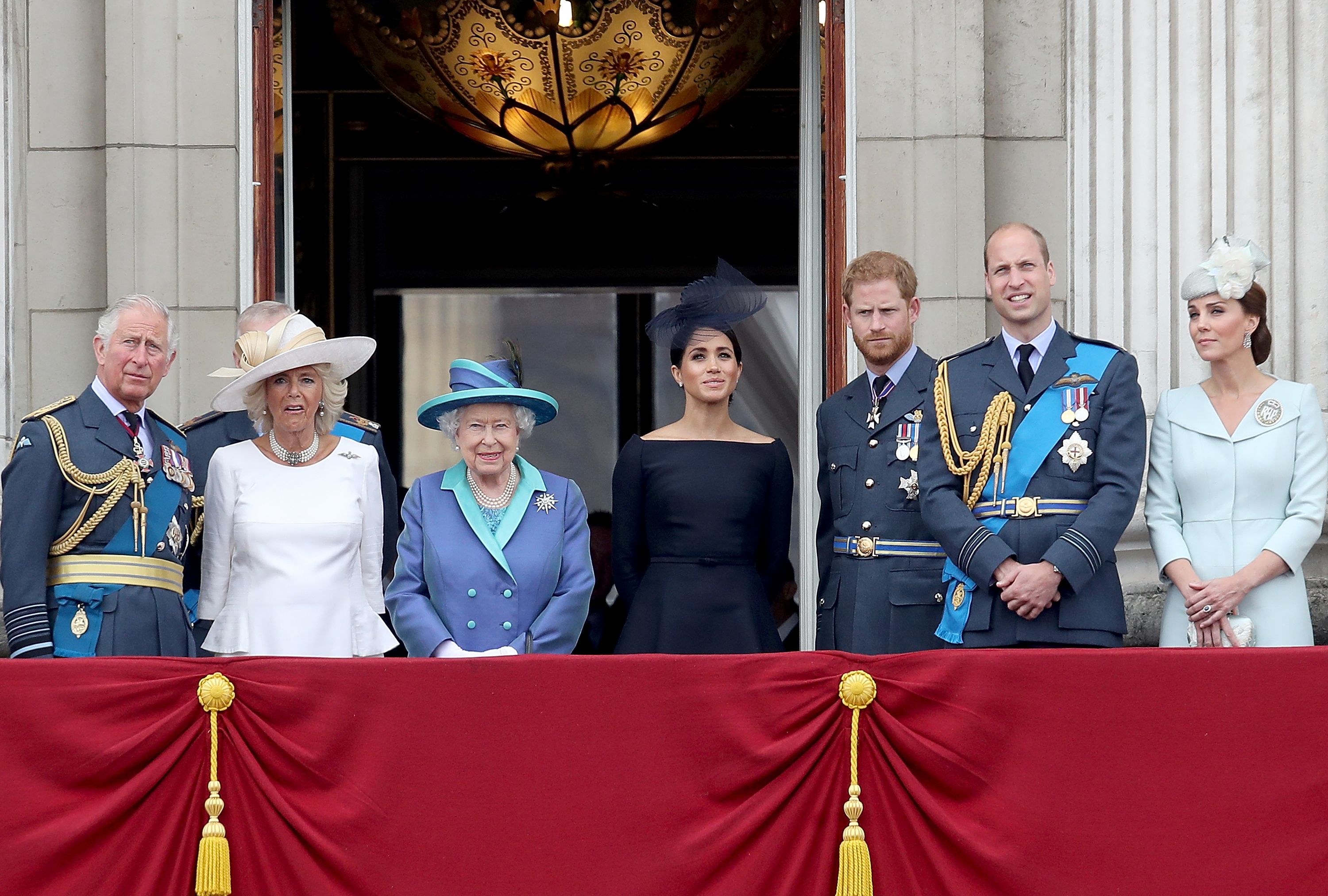 Los homenajes de la Reina, Carlos, Kate y Guillermo a Meghan Markle en su cumpleaños dicen mucho de su relación