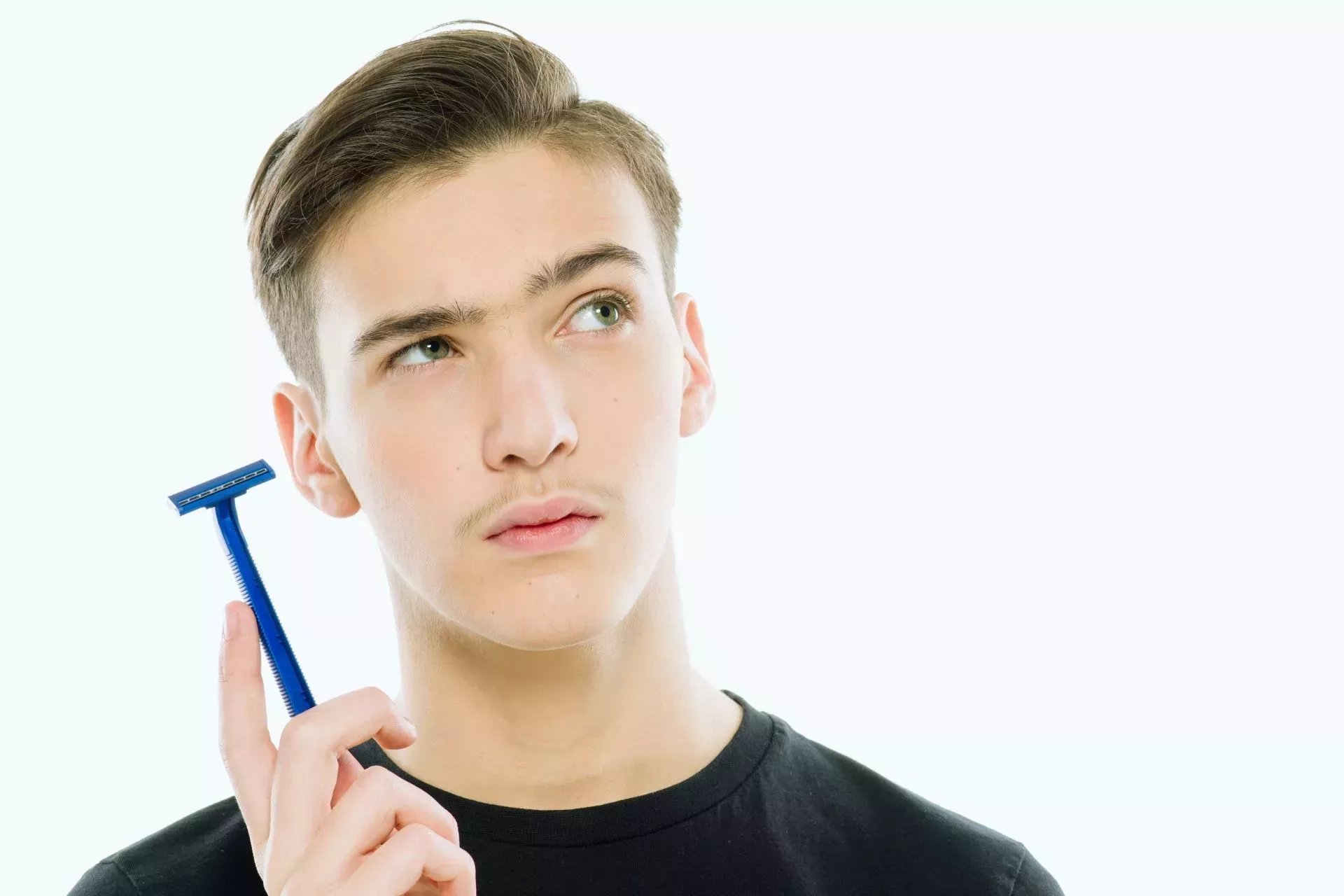 ¿Deben los adolescentes afeitarse el bigote?