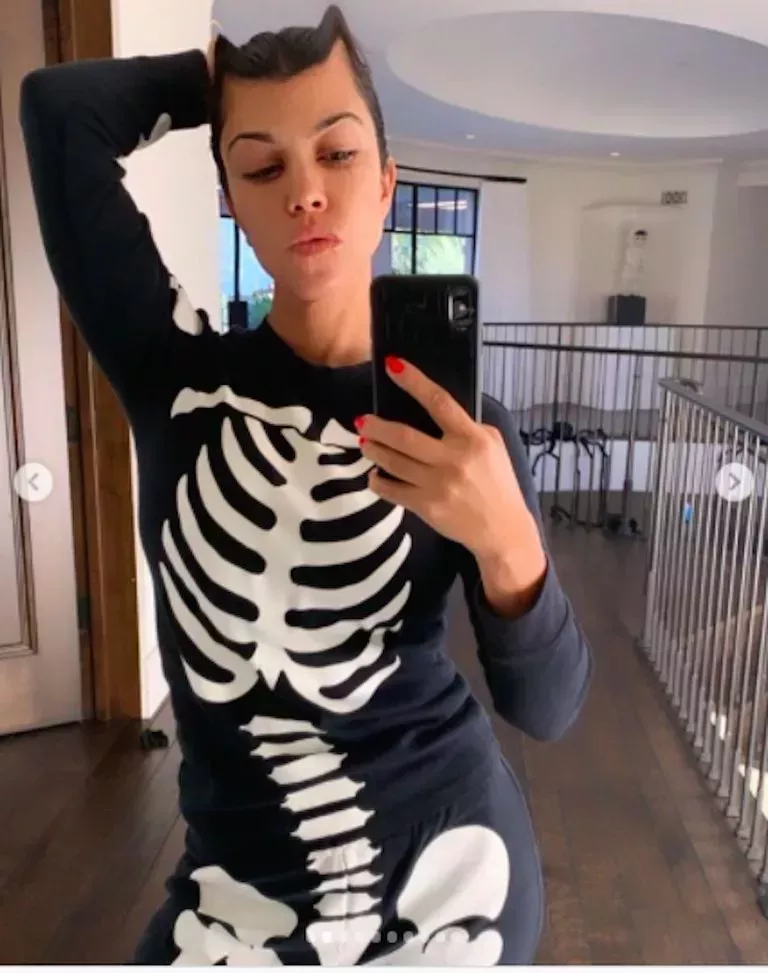 Mira las locas decoraciones de Halloween de Kourtney Kardashian y Kylie Jenner