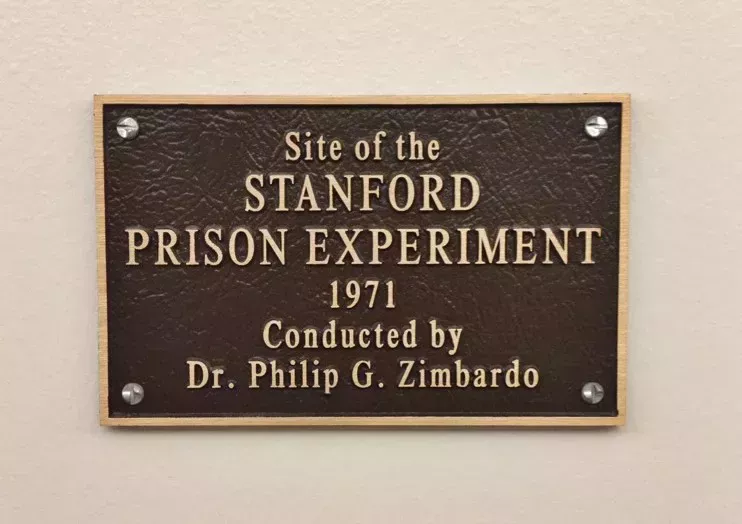 El experimento de la prisión de Stanford: Hechos o defectos
