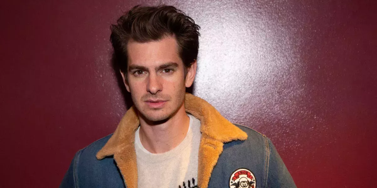 Andrew Garfield confirmó una historia viral de entrega de DoorDash, pero sugirió que el conductor estaba 'siendo furtivo' al tratar de ver su identificación