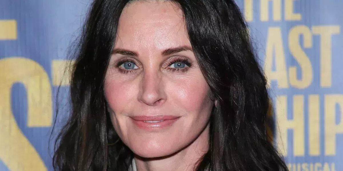 Courteney Cox dice que vendió su casa porque estaba embrujada por un fantasma: 'No podía dormir allí sola nunca más'