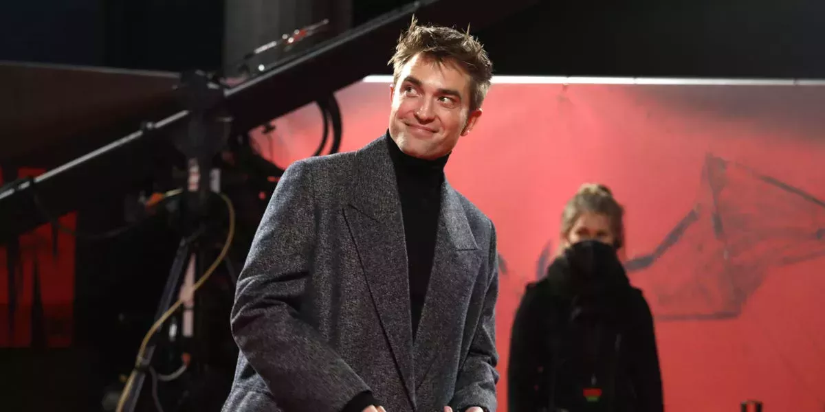 El entrenamiento de Robert Pattinson para 'The Batman' incluyó ejercicios de peso corporal, carreras de larga distancia y entrenamientos con sacos de arena al estilo militar