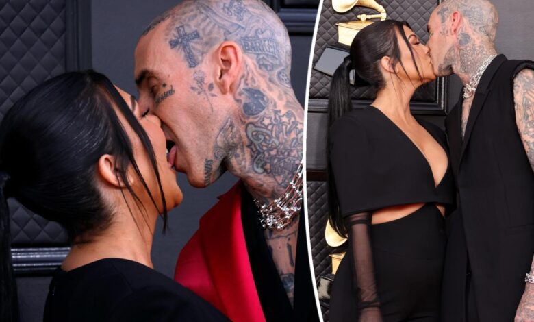 Kourtney Kardashian y Travis Barker, su beso en los Grammys 2022