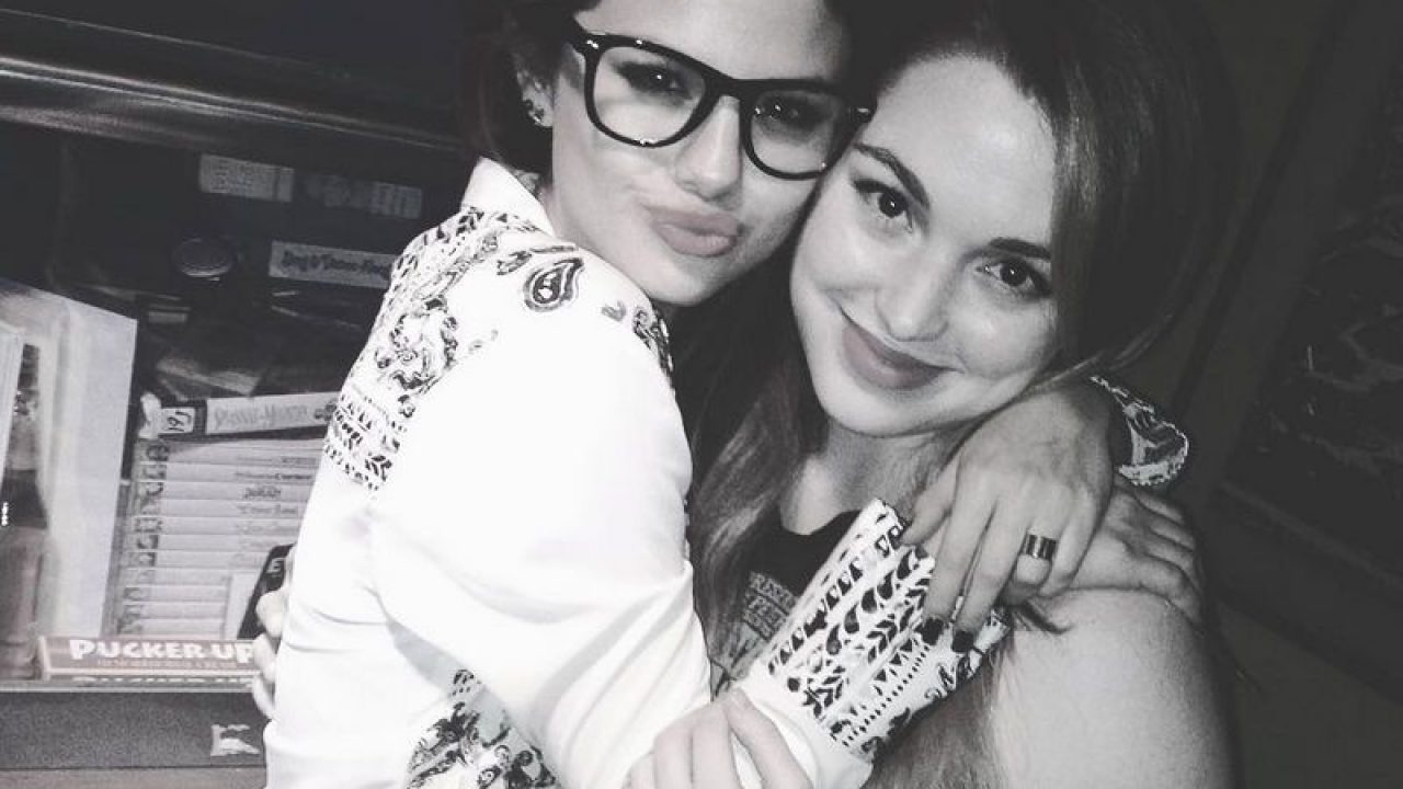 Selena Gómez y Jennifer Stone se rencuentran tras su salida en los Magos de Waverly Place