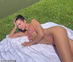 Dua Lipa enseña su nuevo bikini